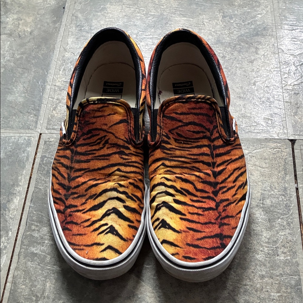 Vans Men's Orange Tiger Print Slip-On Sneakers. Logo BURN BRIGHT - Picture 5 of 6